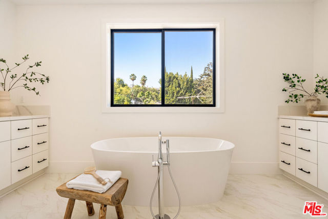 1615 N Coronado Street, Los Angeles CA: https://media.crmls.org/mediaz/1a27e09c-d85a-4ba7-8735-f407d5994cb4.jpg