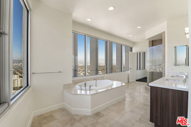 5670 Wilshire Boulevard, Los Angeles CA: https://media.crmls.org/mediaz/1a280584-2c2a-495a-b601-bbb8bdf953ff.jpg