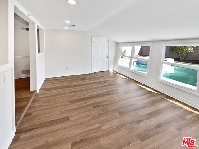 7706 Independence Avenue photo 18