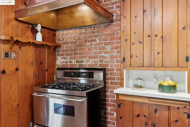 5550 Snake Road, Oakland CA: https://media.crmls.org/mediaz/1a296ae5-8519-4e09-993e-e116c0bb65e3.jpg