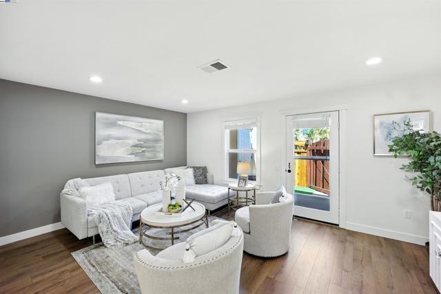 865 Carlisle Way, Sunnyvale CA: https://media.crmls.org/mediaz/1a2a4e7f-8c62-4b9c-82bd-b5f656a91dd8.jpg