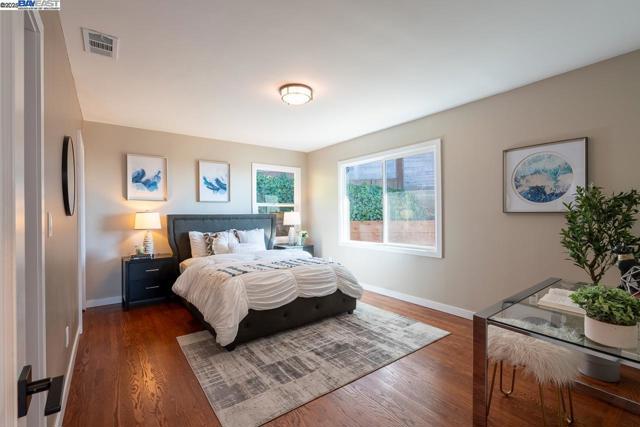 2818 Steinmetz Way, Oakland CA: https://media.crmls.org/mediaz/1a2a565e-a36d-440a-9c2b-130d2638ffac.jpg