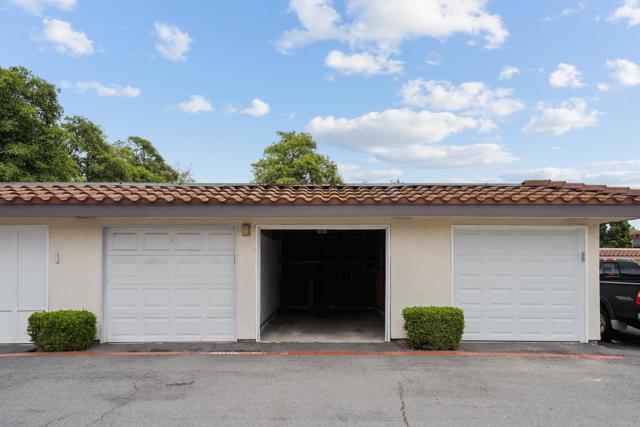 992 Lupine Hills Dr., Vista CA: https://media.crmls.org/mediaz/1a2a5fd5-cca4-483e-b71a-f06f9d8f6837.jpg
