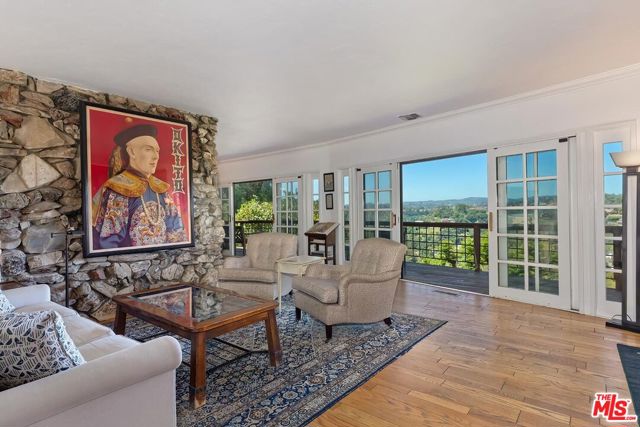 13490 Firth Drive, Beverly Hills CA: https://media.crmls.org/mediaz/1a2a8c53-f772-4455-a4b1-c7cd65a554ac.jpg