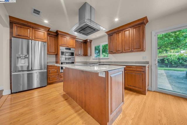 1876 Lynwood Dr, Concord CA: https://media.crmls.org/mediaz/1a2b181d-eed9-4891-ae44-fcc9396fd194.jpg