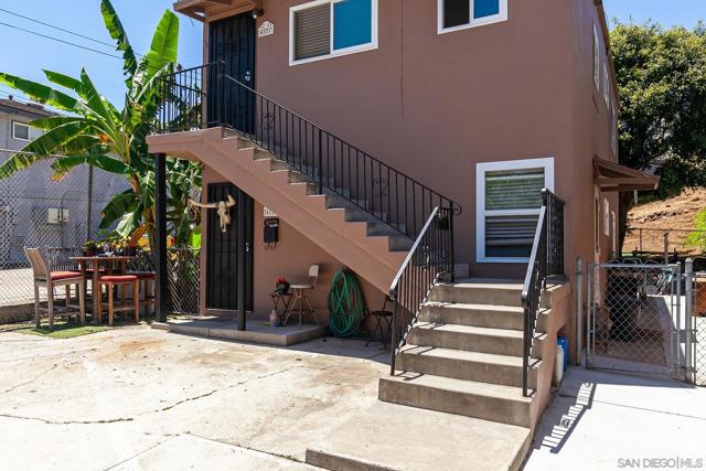 4225 4227 Whittier St, San Diego CA: https://media.crmls.org/mediaz/1a2bca3c-bce1-44a5-976c-f934138a30c4.jpg