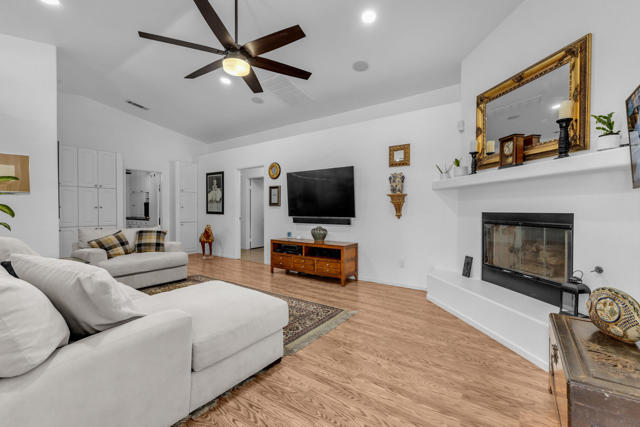 Image 32 of 64 For 52680 Avenida Martinez