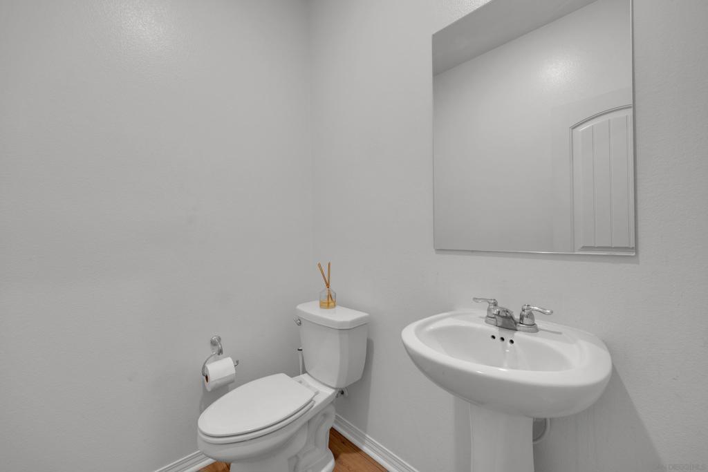 https://media.crmls.org/mediaz/1a2c25e4-c94f-42d0-b559-5a4a49f94d11.jpg?preset=X-Large
