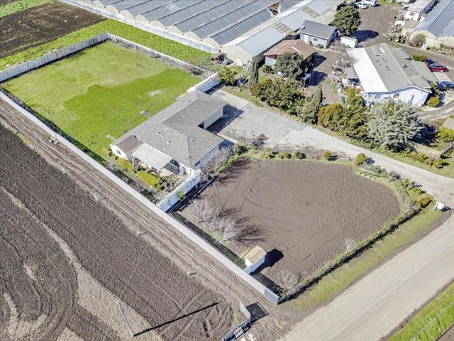 7381 Furlong Avenue, Gilroy CA: https://media.crmls.org/mediaz/1a2c875c-ded8-486e-be9c-0195cb93d99f.jpg