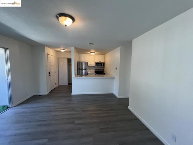 29626 Red Oak CT, Hayward CA: https://media.crmls.org/mediaz/1a2cc03f-afb9-4e72-a2fa-d17278a74873.jpg