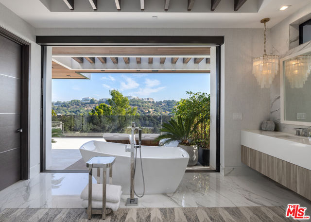 800 N Tigertail Road, Los Angeles CA: https://media.crmls.org/mediaz/1a2cc40e-fb83-4065-bc9b-ecbe5da0d736.jpg