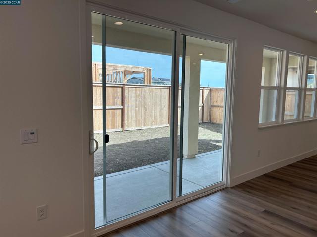 8121 Vessel Way, Sacramento CA: https://media.crmls.org/mediaz/1a2ddce1-2e43-4557-bb25-87426063cd8f.jpg