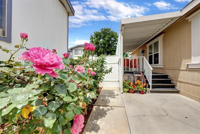 1550 Rimpau Avenue, Corona CA: https://media.crmls.org/mediaz/1a2e1b31-5bc3-492a-ba31-eda77e76a15e.jpg