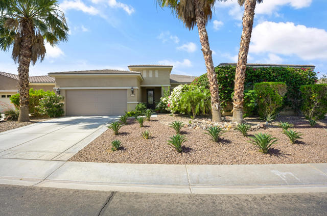 81569 Corte Monteleon, Indio CA: https://media.crmls.org/mediaz/1a2ef671-03fe-43fe-ba1b-be9f16460ed4.jpg