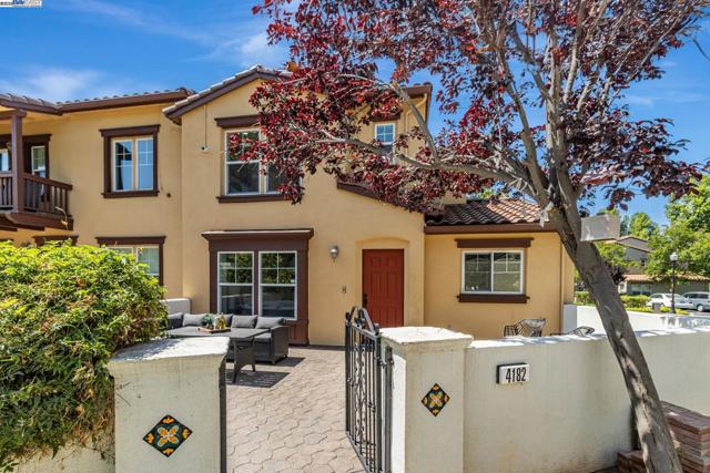 4182 Lautrec Dr, San Jose CA: https://media.crmls.org/mediaz/1a2f4ad0-020e-4098-a5a3-3a72c7e63b47.jpg