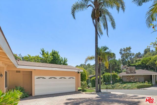 1220 N Norman Place, Los Angeles CA: https://media.crmls.org/mediaz/1a2f6e92-147e-4c23-94c9-22385cb5789c.jpg