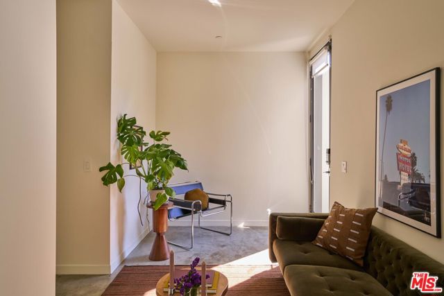 304 North Mountain View Avenue photo 4