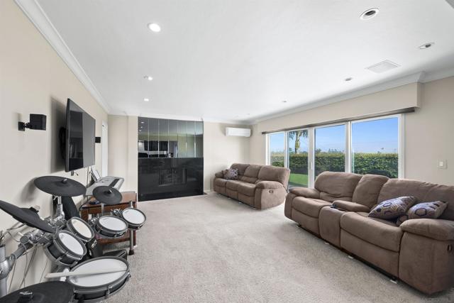 1151 Catalina Boulevard, San Diego CA: https://media.crmls.org/mediaz/1a30059c-d139-4631-b1c0-4c768934bc14.jpg