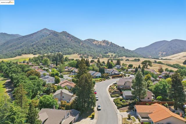 640 Mt Duncan, Clayton CA: https://media.crmls.org/mediaz/1a31db53-cde6-47be-80bb-bcd737239294.jpg