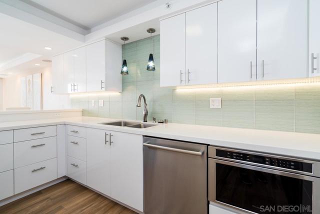 1750 Avenida del Mundo, Coronado CA: https://media.crmls.org/mediaz/1a3239eb-9dfe-4fcb-b8c7-e737885b2eb6.jpg