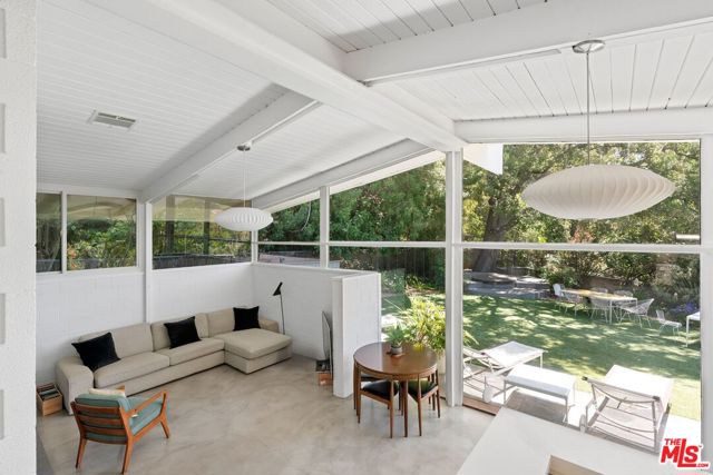 810 Bramble Way, Los Angeles CA: https://media.crmls.org/mediaz/1a3263ac-6586-451b-8516-04a8f0b50dd4.jpg