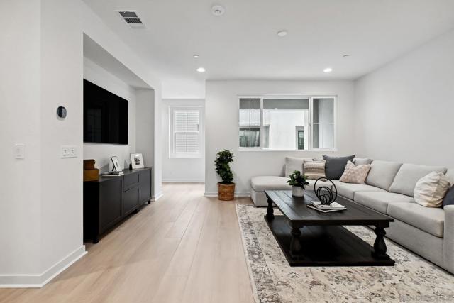 2581 Broom Ln, Carlsbad CA: https://media.crmls.org/mediaz/1a32f155-8abc-43f9-9027-7bc7f0891167.jpg
