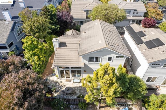 26 Farallon Ct, Richmond CA: https://media.crmls.org/mediaz/1a332ec6-2bce-4e4f-babb-e5f234fe69cf.jpg