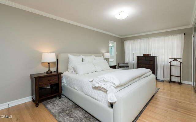 1535 Glenmont Drive, Glendale CA: https://media.crmls.org/mediaz/1a333b59-50bb-4bb4-9eb2-d5ba97be0e50.jpg