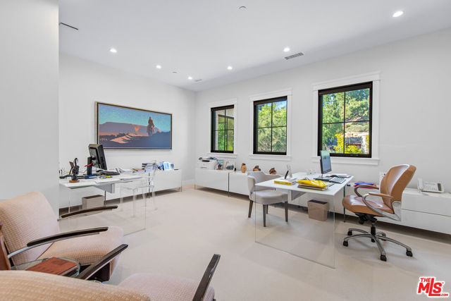 16144 HIGH VALLEY Place, Encino CA: https://media.crmls.org/mediaz/1a33c505-3b2d-44ce-8fbc-6a3a764b0a8e.jpg