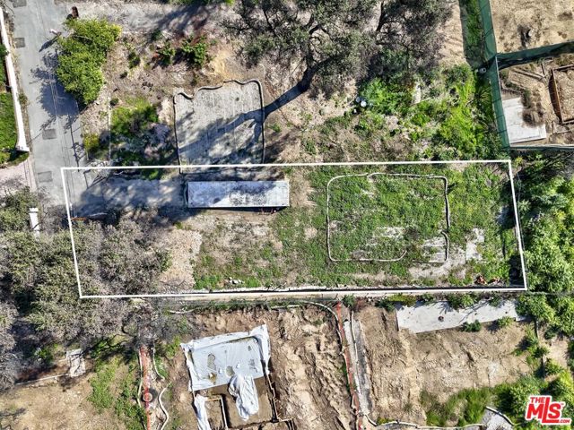 408 Wistaria Place, Altadena CA: https://media.crmls.org/mediaz/1a34138f-85ed-4afa-a746-b724264b232a.jpg