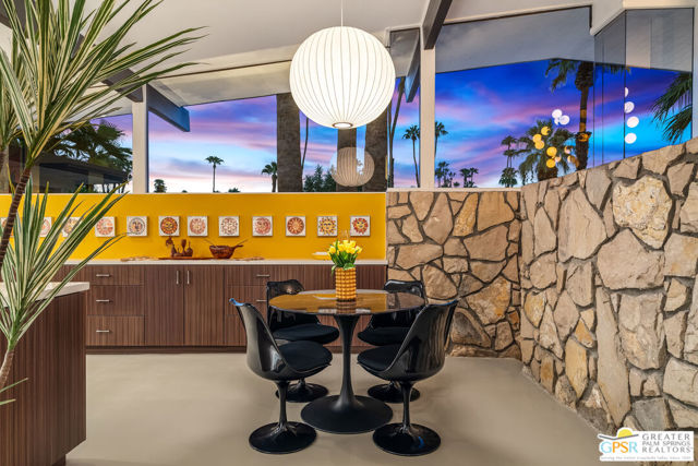 2455 S Via Lazo, Palm Springs CA: https://media.crmls.org/mediaz/1a3419a9-8abe-4926-9031-40d10f9f31ba.jpg