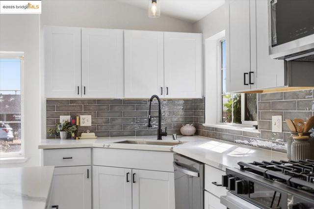 33526 4th ST, Union City CA: https://media.crmls.org/mediaz/1a34327a-6997-4e4c-948a-d3494274b681.jpg