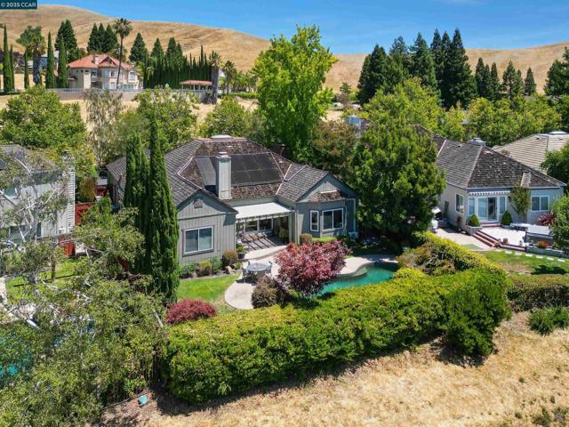 4343 Quail Run Ln, Danville CA: https://media.crmls.org/mediaz/1a34fe6c-4950-46ee-ad04-a62c16bdd84f.jpg