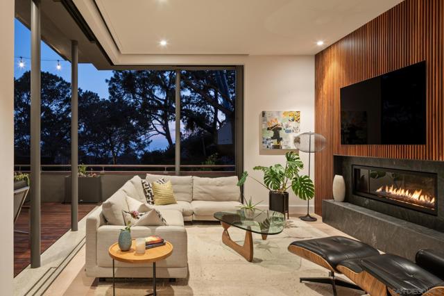 404 Pine Needles, Del Mar CA: https://media.crmls.org/mediaz/1a36e3a0-902c-402c-803c-59bc69e56fbf.jpg
