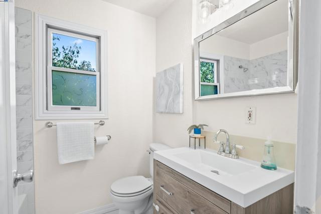 2948 Glenside Dr, Concord CA: https://media.crmls.org/mediaz/1a36eb51-4cf2-4bd1-96f5-f7e28b41e059.jpg