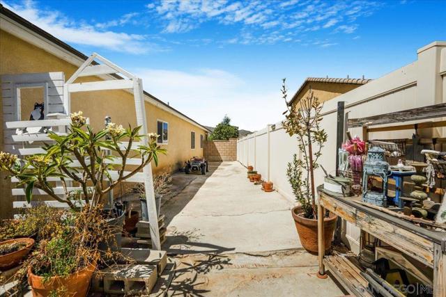 33129 Big Range Dr, Winchester CA: https://media.crmls.org/mediaz/1a3780cf-53dc-4fe0-b7ba-b86d2fd2aa21.jpg