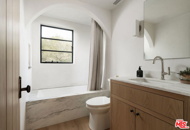 4200 Marina Drive, Santa Barbara CA: https://media.crmls.org/mediaz/1a38042d-1ba5-4f3b-ada8-417f13113b8a.jpg