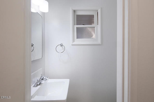 Detail Gallery Image 10 of 29 For 6429 Creemore Ln, Tujunga,  CA 91042 - 3 Beds | 2/1 Baths