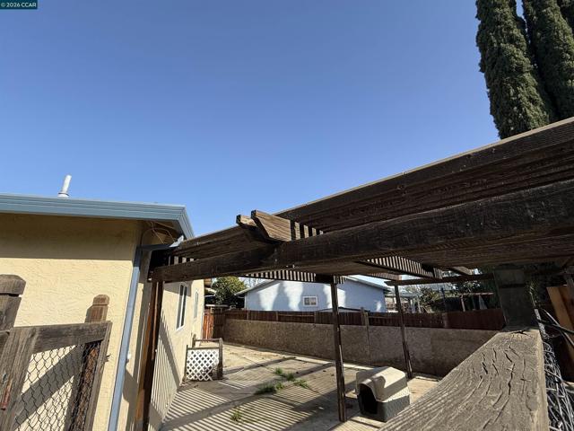 2132 Misty Ct, Pittsburg CA: https://media.crmls.org/mediaz/1a387c56-a012-4cdf-afc7-b6b503b46fba.jpg