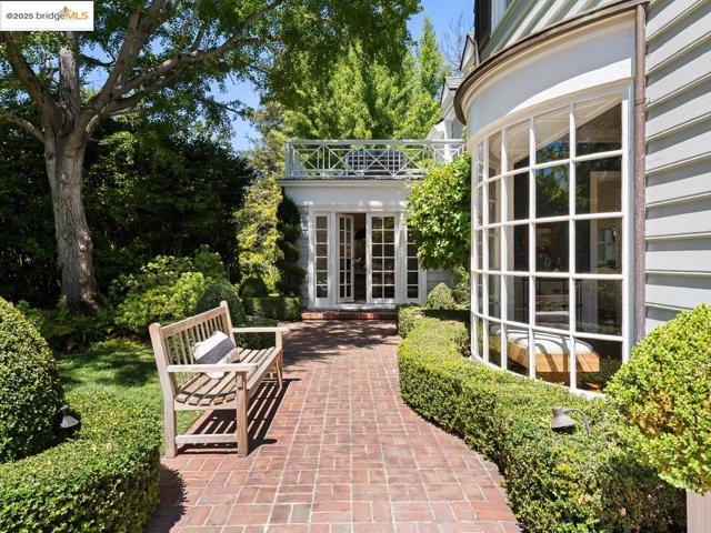 120 Hazel Ln, Piedmont CA: https://media.crmls.org/mediaz/1a396709-6760-4b70-9cff-cbb2df46bf79.jpg