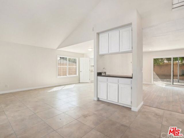 7803 Goldmine Lane, Lake Balboa CA: https://media.crmls.org/mediaz/1a39cdc5-ccd8-491d-ac52-3cecdef0084d.jpg