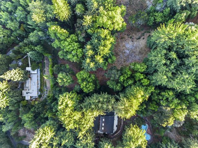 12 Montecito Road, Woodside CA: https://media.crmls.org/mediaz/1a3a66de-a577-4935-af00-8c01d5b1466c.jpg