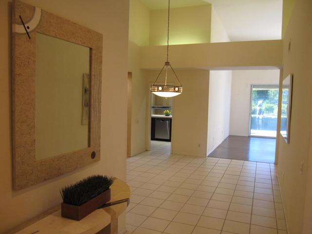 139 Lake Shore Drive, Rancho Mirage CA: https://media.crmls.org/mediaz/1a3b016c-001f-4e0a-a4a8-3e37c83767df.jpg