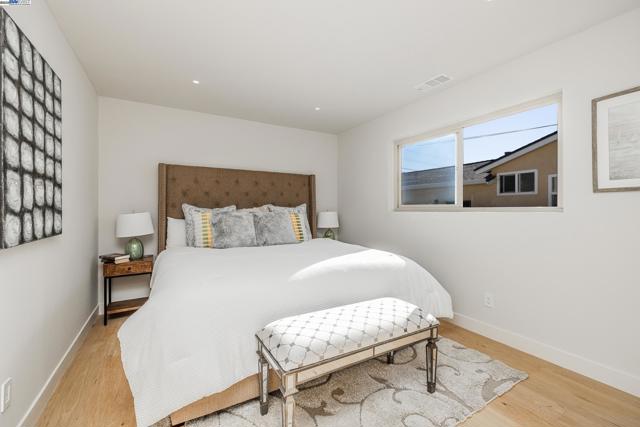 1980 Dayton Ave, San Leandro CA: https://media.crmls.org/mediaz/1a3bddec-eabf-4263-a640-8fed692ec380.jpg