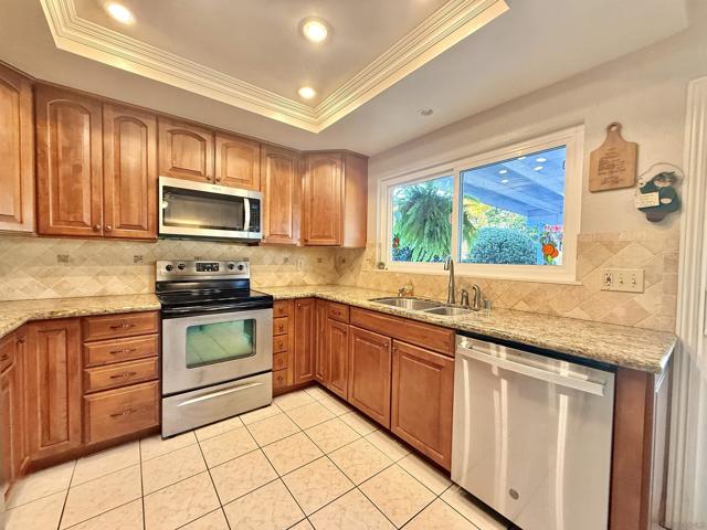 2049 Wind River Rd, El Cajon CA: https://media.crmls.org/mediaz/1a3cdd40-d4b0-4735-9f71-7864ced4e1cd.jpg