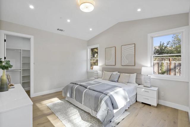 1303 American Way, Menlo Park CA: https://media.crmls.org/mediaz/1a3d23b6-a632-464a-adcf-e7544cda1783.jpg