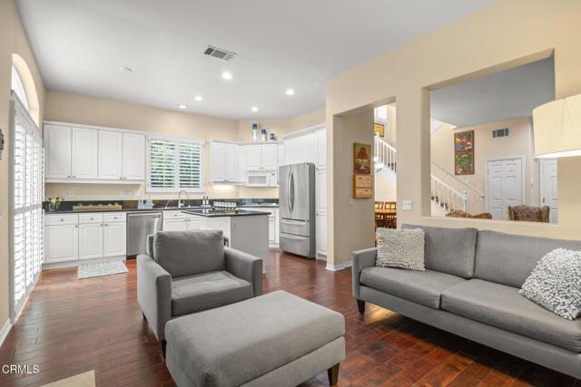 985 Corte Augusta, Camarillo CA: https://media.crmls.org/mediaz/1a3da0b7-7db7-4884-9efe-eff79f28eac3.jpg