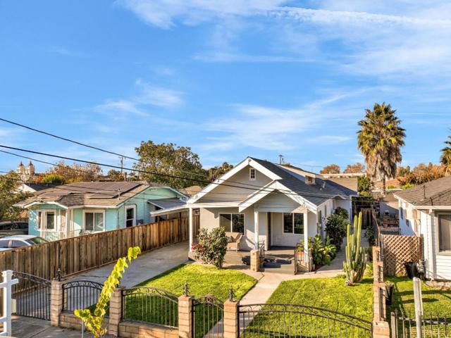 1539 E San Fernando Street, San Jose CA: https://media.crmls.org/mediaz/1a3db87a-58c3-4232-80cc-14ef008d534b.jpg