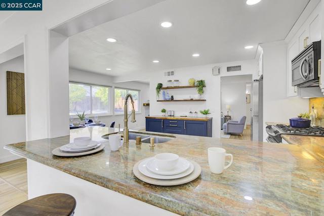 9821 Broadmoor Dr, San Ramon CA: https://media.crmls.org/mediaz/1a3e088a-f4be-40be-8a74-8847163b8388.jpg