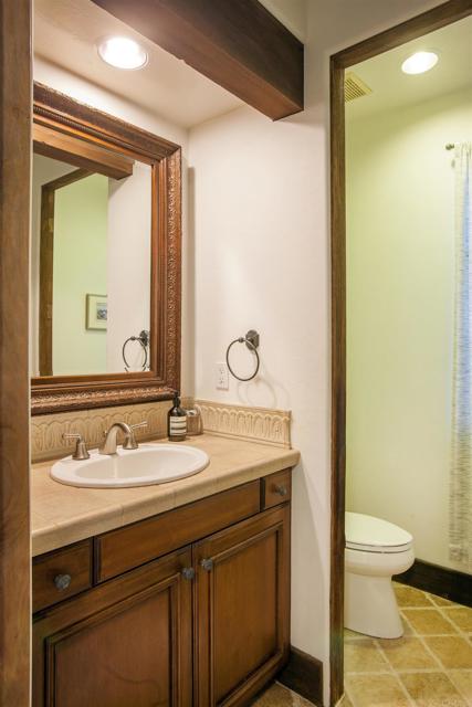 7031 Calle Portone, Rancho Santa Fe CA: https://media.crmls.org/mediaz/1a3f30a2-9b24-4807-8712-74e8db7b03bd.jpg